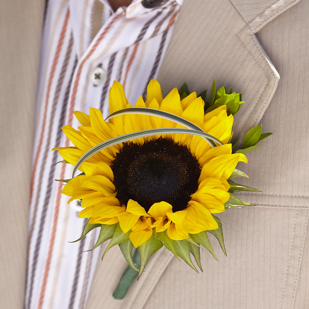 Free Spirit Boutonniere – The Blessed Florist, Brandon FL