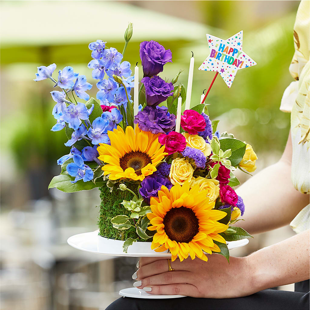Star of the Day Floral Cake –  The Blessed Florist, Brandon FL